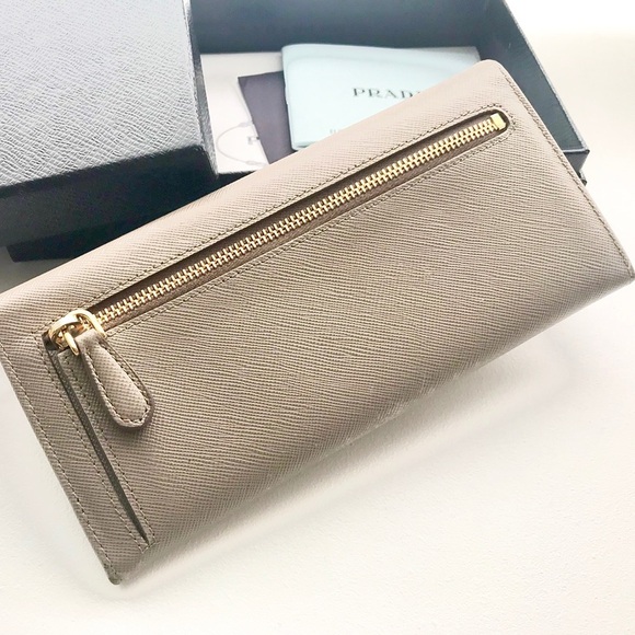 Beautiful Authentic Prada Saffiano Leather Wallet - Picture 4 of 4